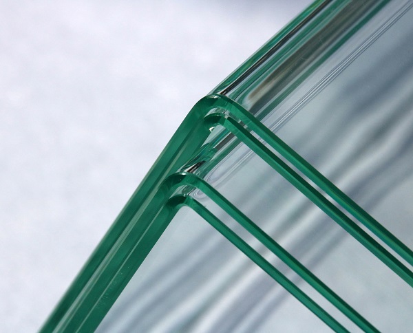 Inovatívna technológia ohýba sklenené tabule do pravého uhla