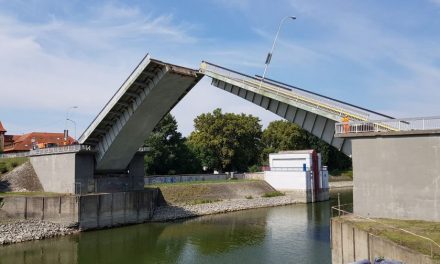 Rekonštrukcia vrchnej stavby sklápacieho mosta v Komárne