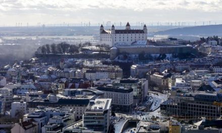 Bratislavské Staré Mesto vyhlásilo anketu. Ľudia sa majú vyjadriť, čo s Propellerom