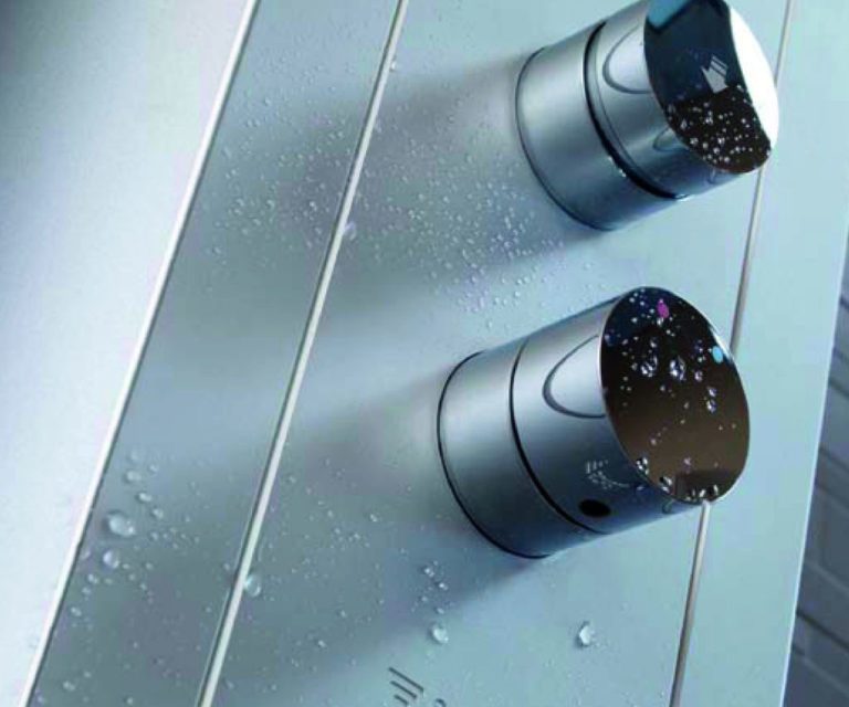 Sprchové armatúry Schell Linus prinášajú spoľahlivé riešenia pre verejné sanitárne priestory