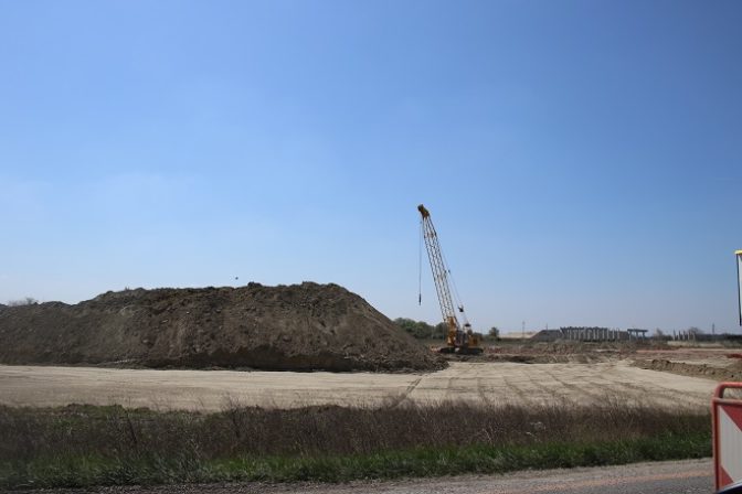 Výstavba na úseku D4 v Rači v rámci bratislavského obchvatu naďalej stojí
