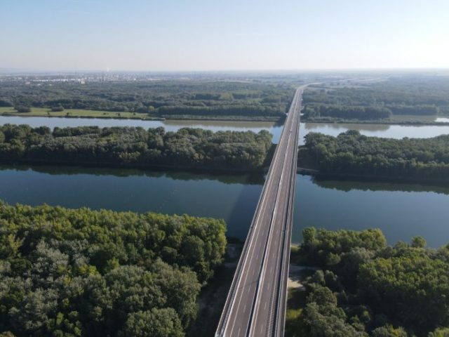 Obchvat Bratislavy D4/R7 spolu s novým mostom cez Dunaj čoskoro otvoria