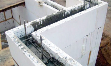 Stratené debnenie zjednodušuje výstavbu základov, oporných múrov, nosných stien aj pivníc