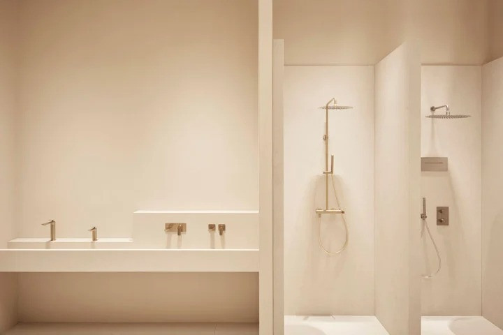 Super-minimalistická kúpeľňa
