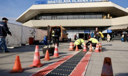 Obnova predstaničného námestia v Bratislave pokračuje. Pribudnú lavičky a ďalšia dlažba