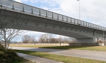 Po necelom roku rekonštrukcie sa most v Hlohovci otvoril pre dopravu